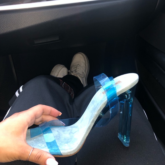 BRAND NEW SEASON 7 YEEZY BLUE TINTED CLEAR HEELS - Picture 2 of 5